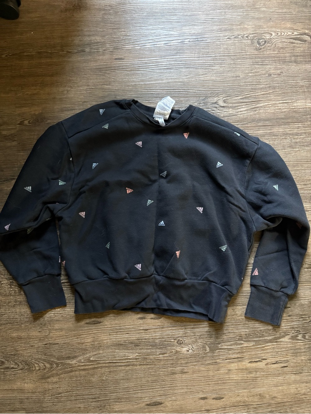 Adidas girls 10/12 medium crew neck